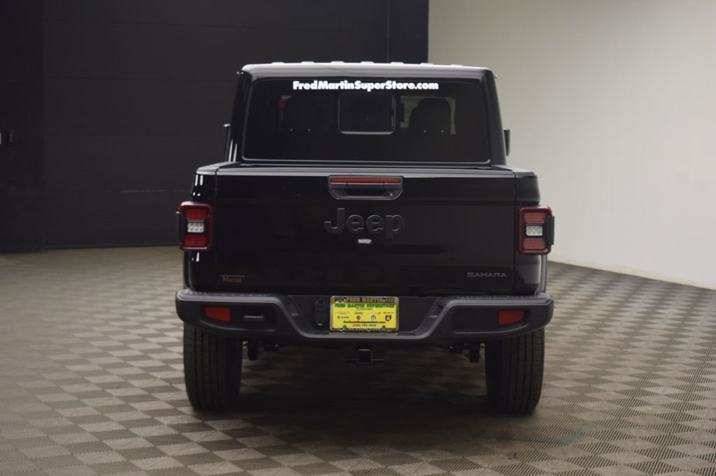 New 2026 Black Clear-Coat Exterior Paint Jeep Sahara image 12