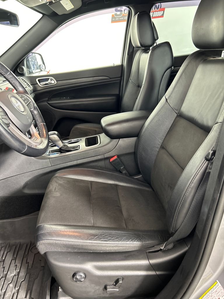 Used 2021 Silver Jeep Laredo X image 12