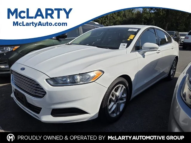 Used 2016 White Ford SE image 1