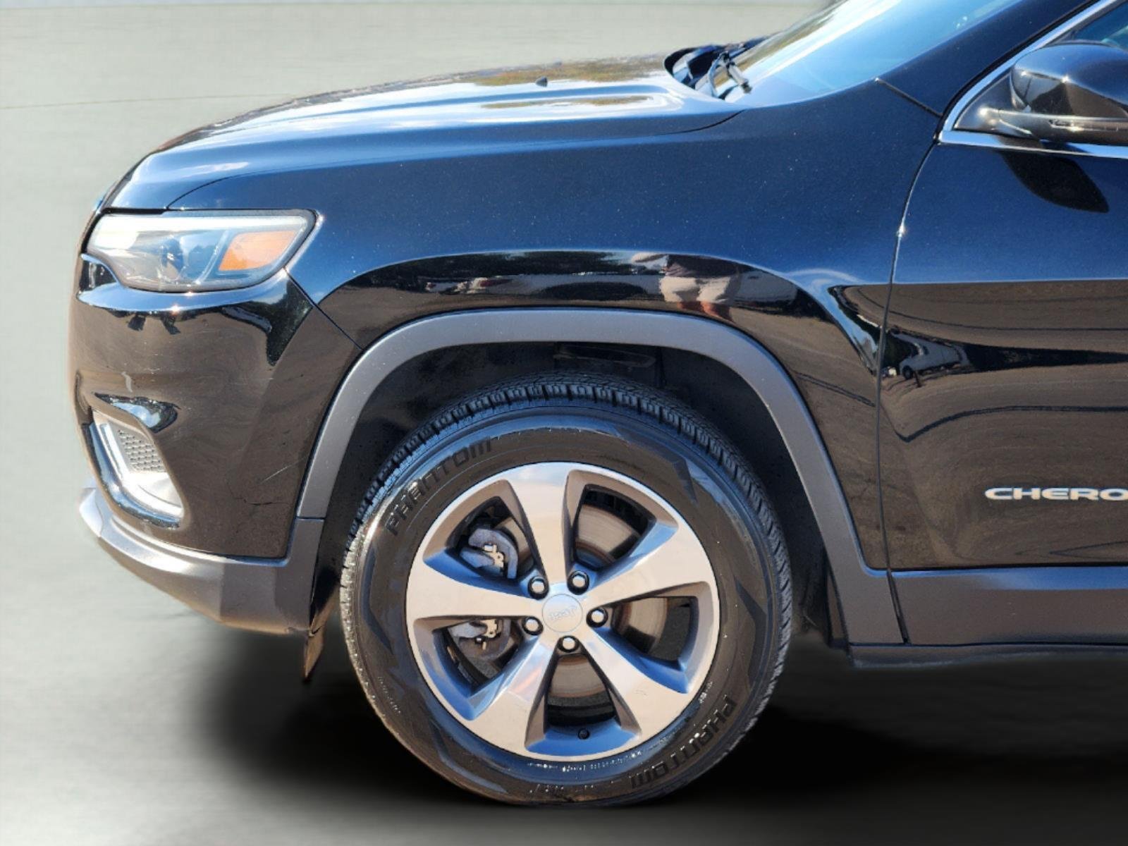 Used 2019 Diamond Black Crystal Pearlcoat Jeep Limited image 8