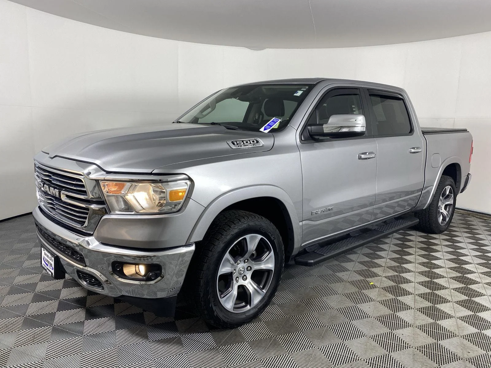 Used 2022 Billet Silver Metallic Clearcoat Ram Laramie image 12
