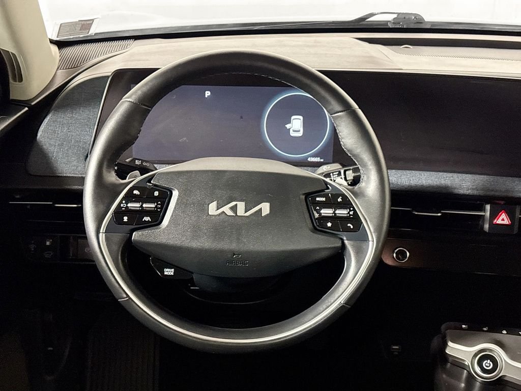 Used 2023 White Kia Wind image 13