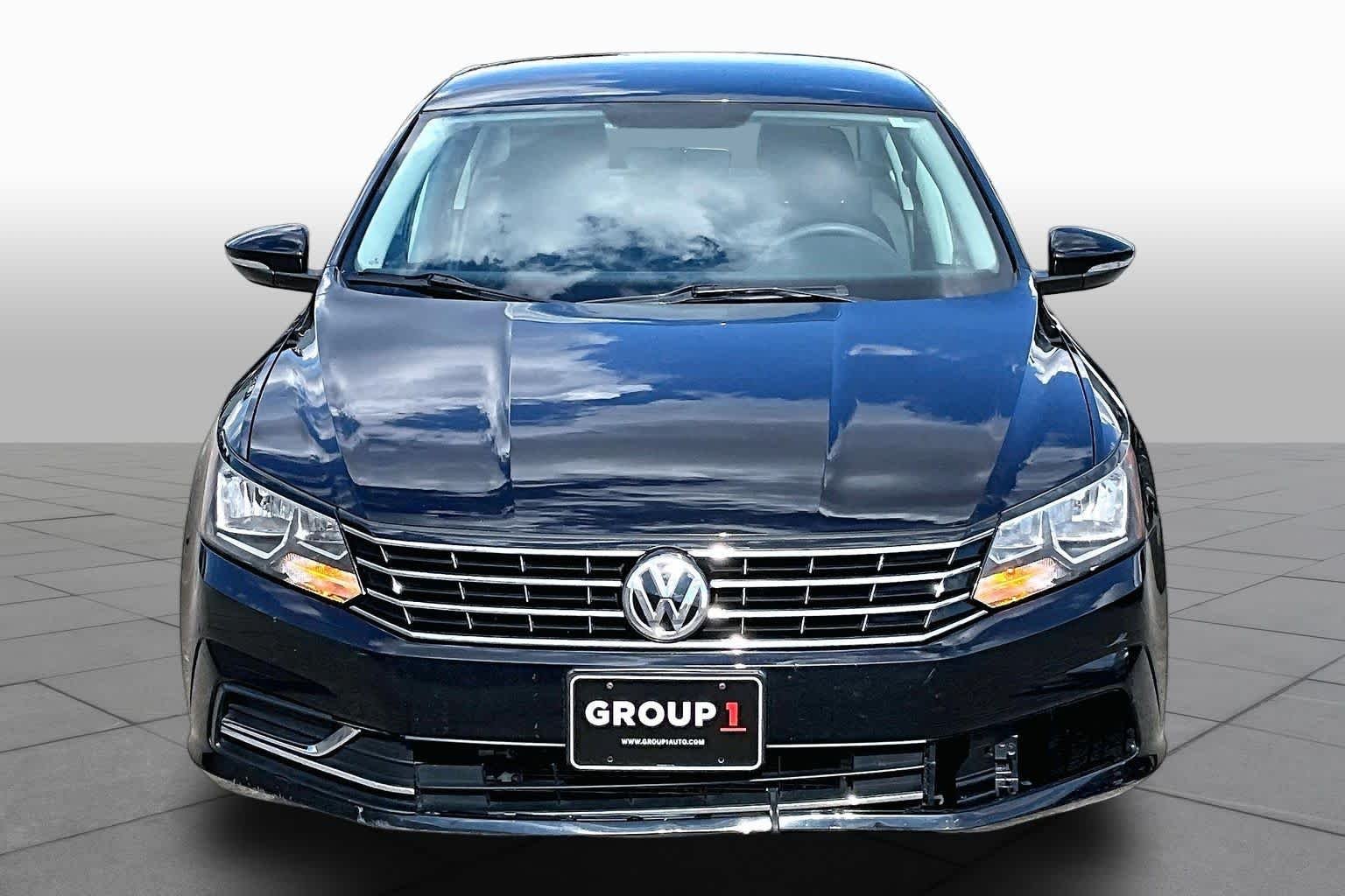 Pre-Owned 2017 Volkswagen Passat 1.8T S
