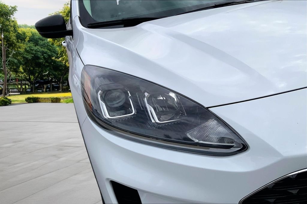 Used 2022 White Ford SE image 31
