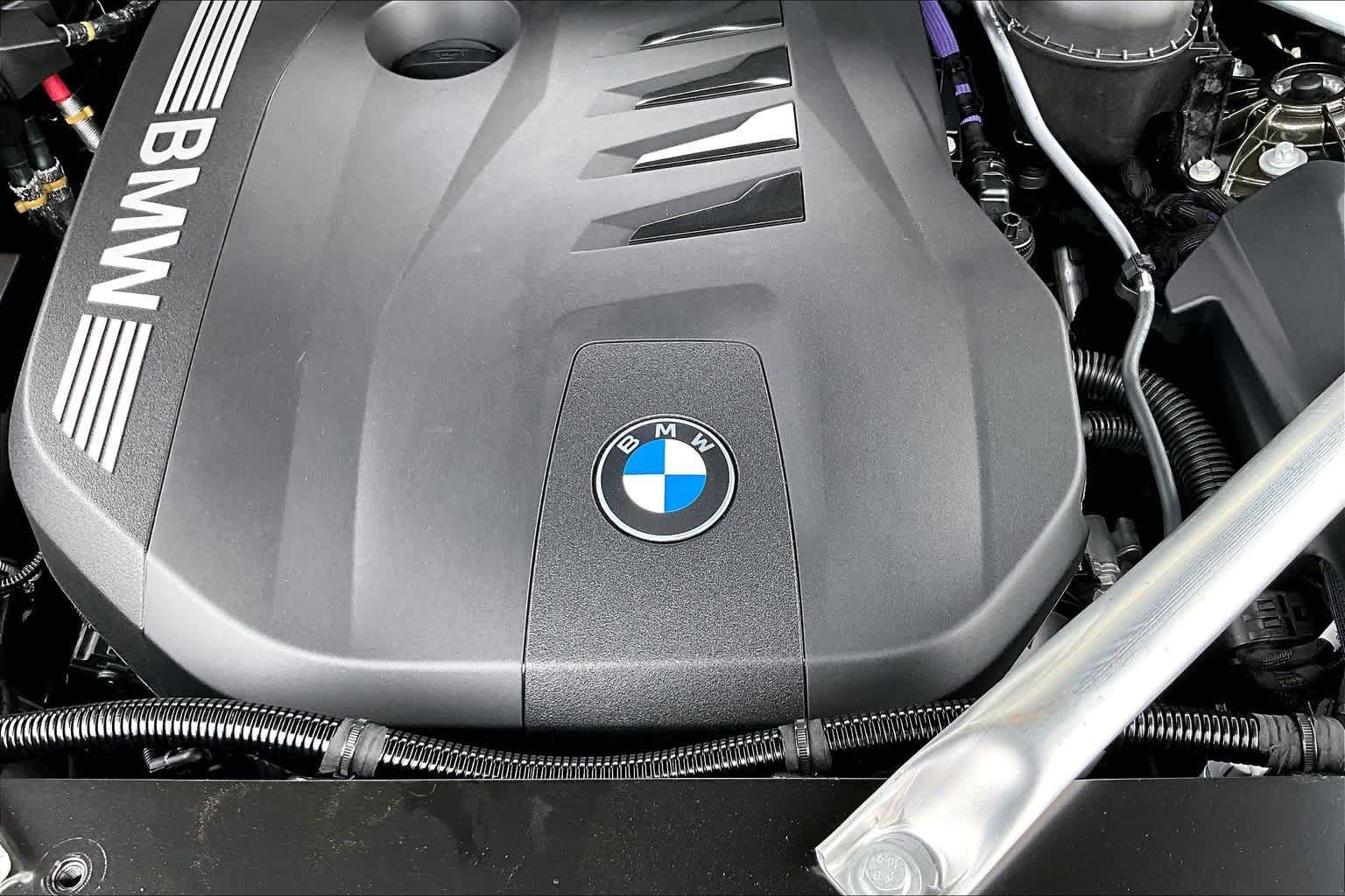 New 2026 Manhattan Green Metallic BMW xDrive40i image 17