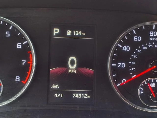 Used 2023 White Kia GT-Line image 25