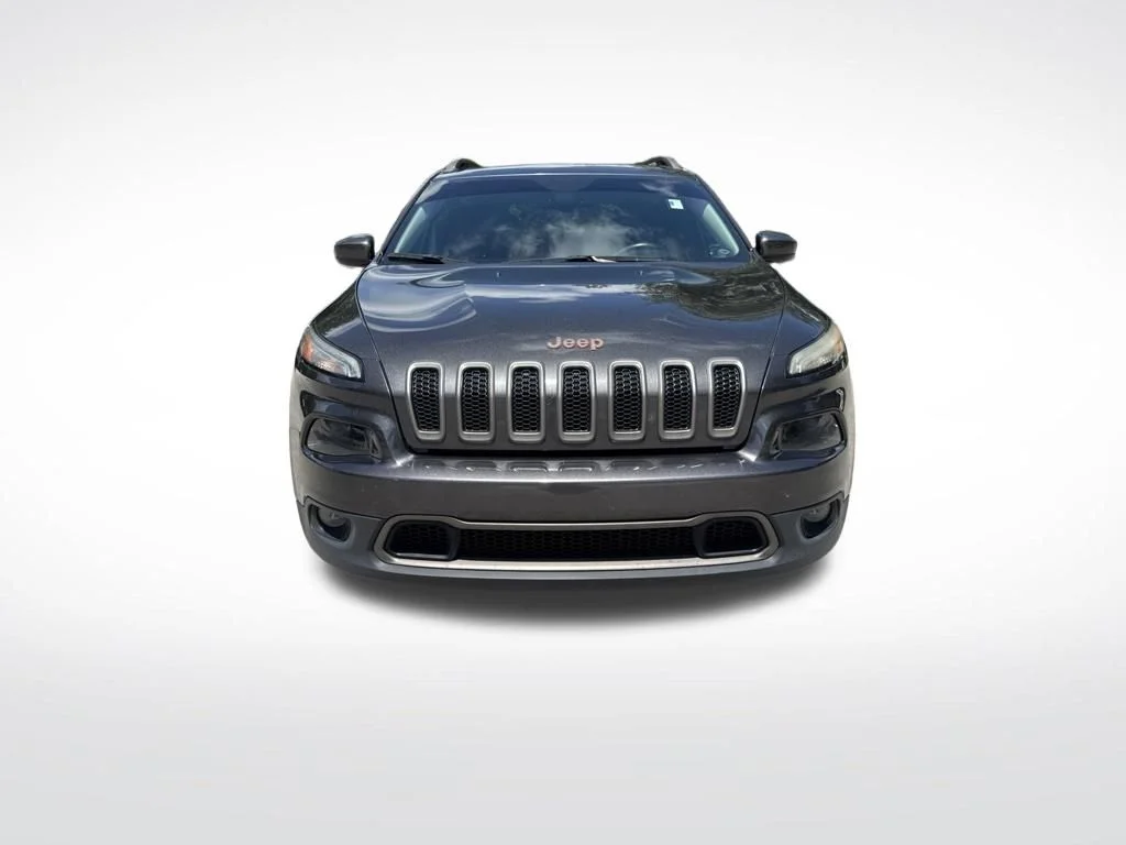 Used 2016 Granite Crystal Clearcoat Metallic Jeep Latitude image 3