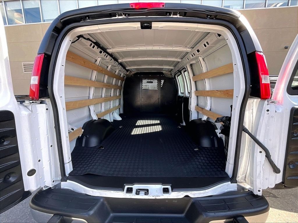 Used 2025 White GMC Work Van image 15
