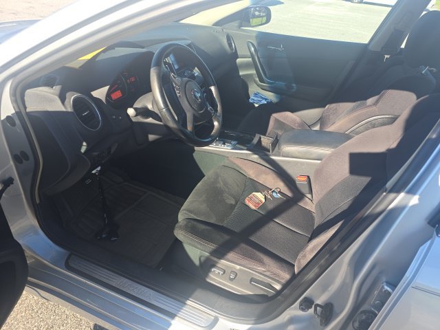 Used 2010 Silver Nissan 3.5 S image 3
