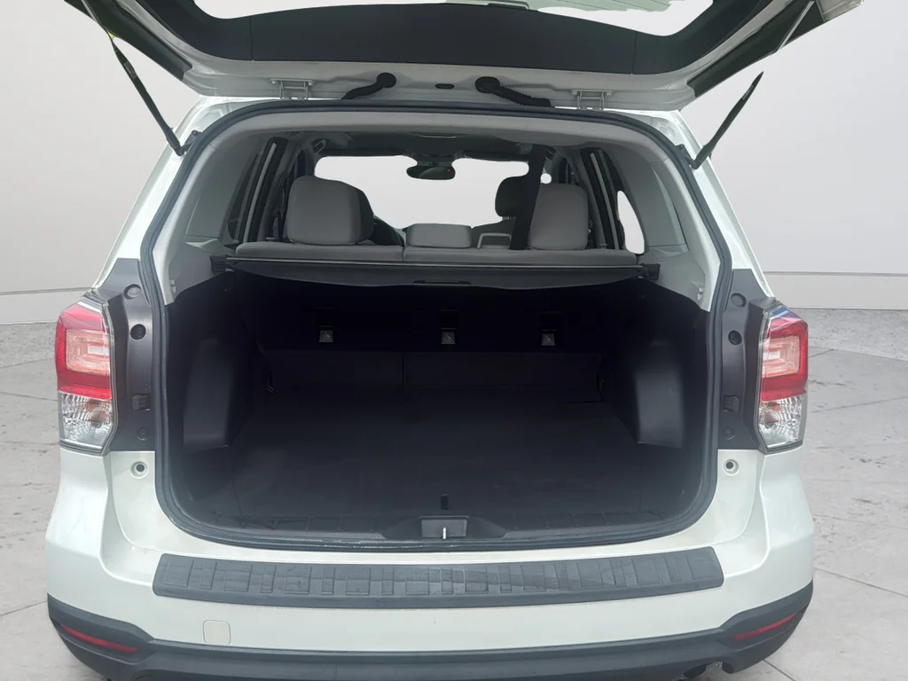 Used 2017 White Subaru 2.5i Premium image 19