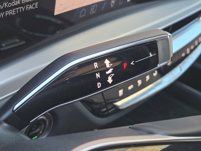 2025 Cadillac LYRIQ Luxury 3 - Photo 12