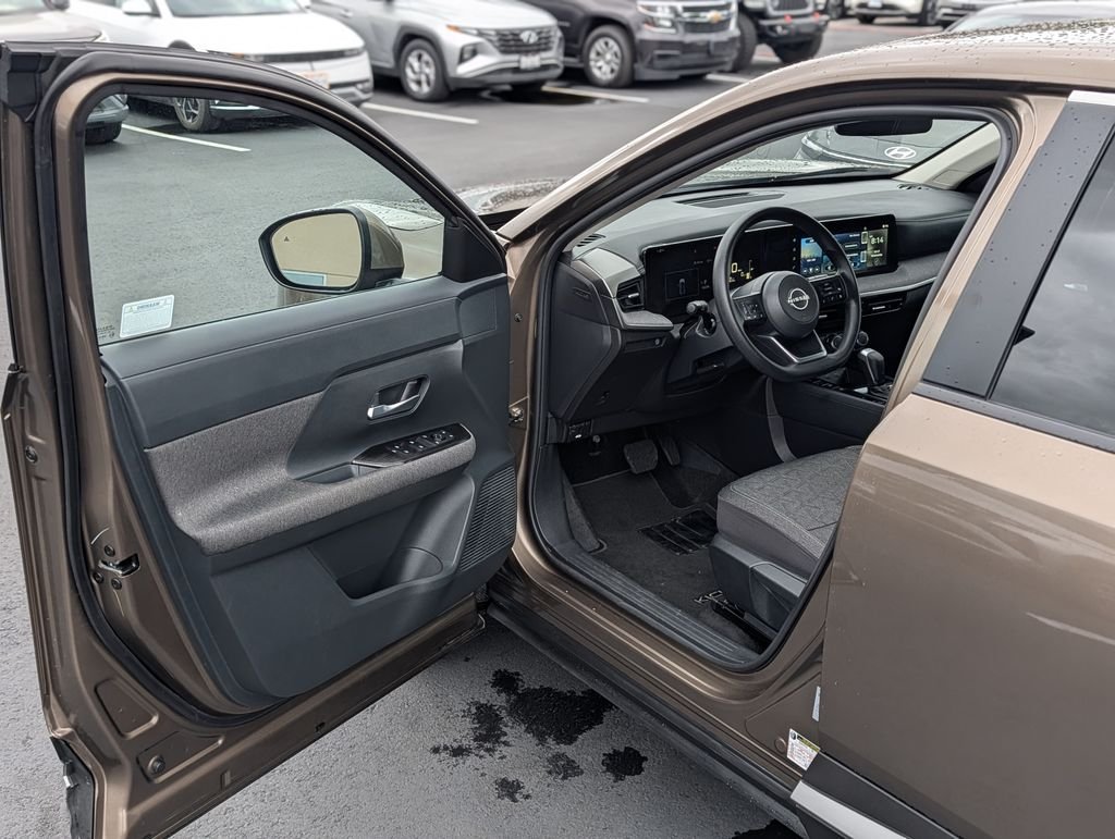 2025 Nissan Kicks SV - Photo 38