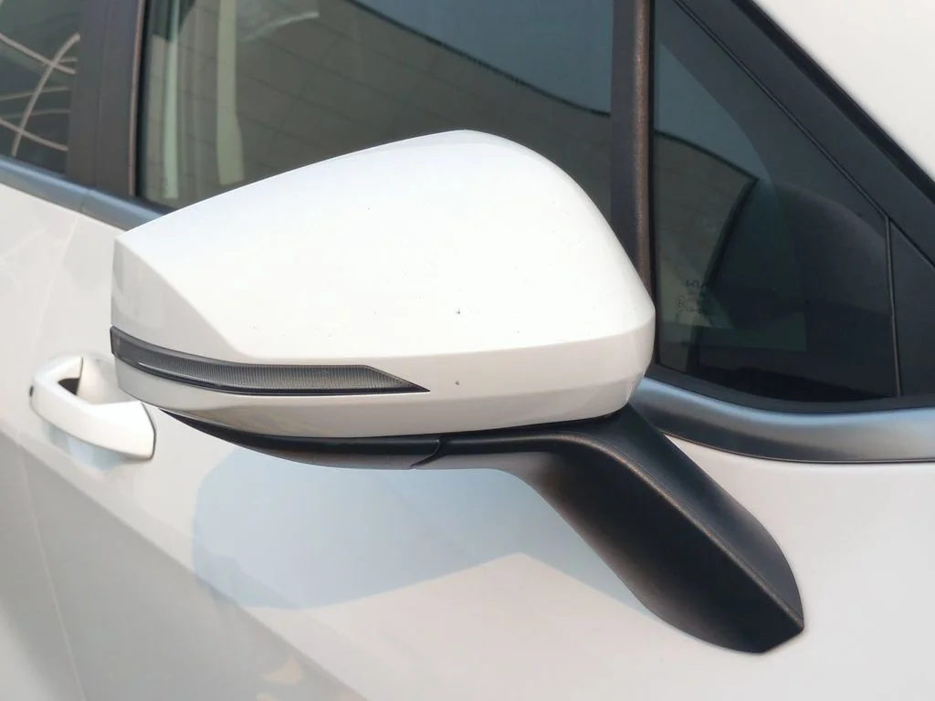 Used 2023 White Kia EX image 12