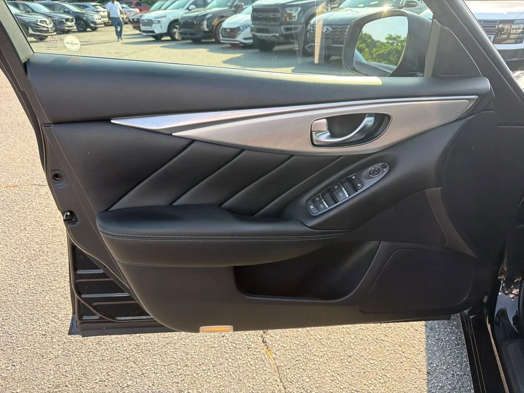 Used 2020 Black INFINITI 3.0t LUXE image 10