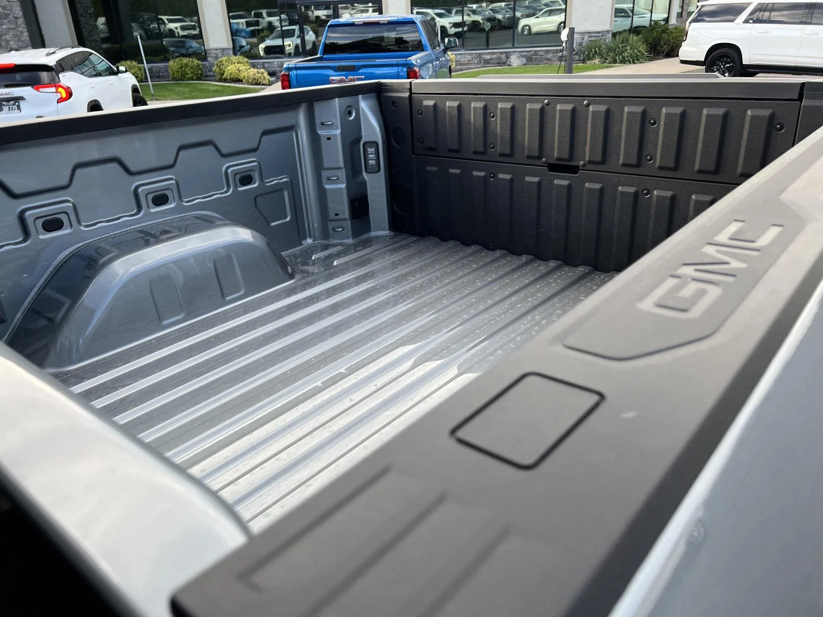 2026 GMC Sierra 1500 SLT - Photo 9