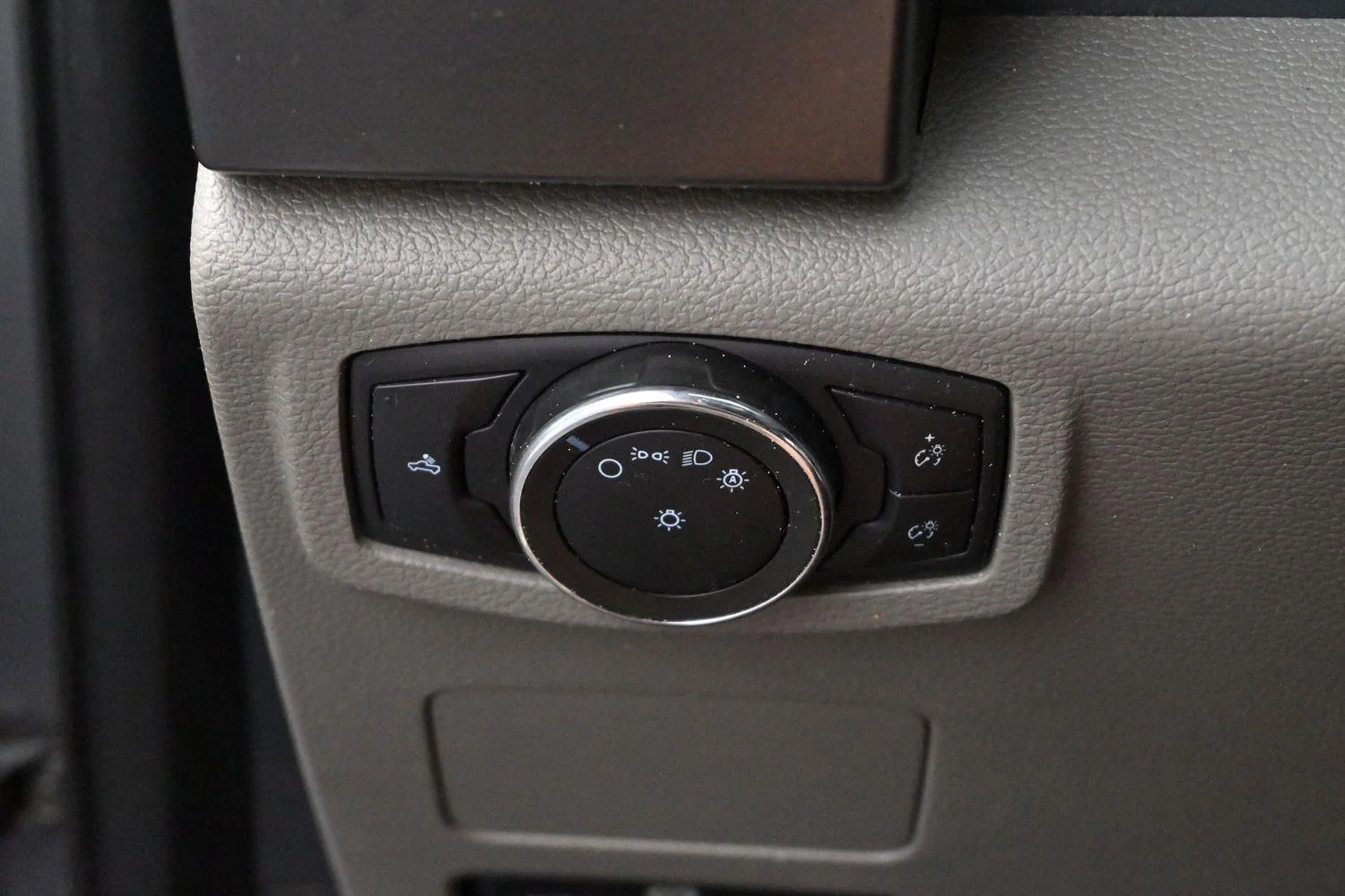 Used 2022 Carbonized Gray Ford XLT image 26