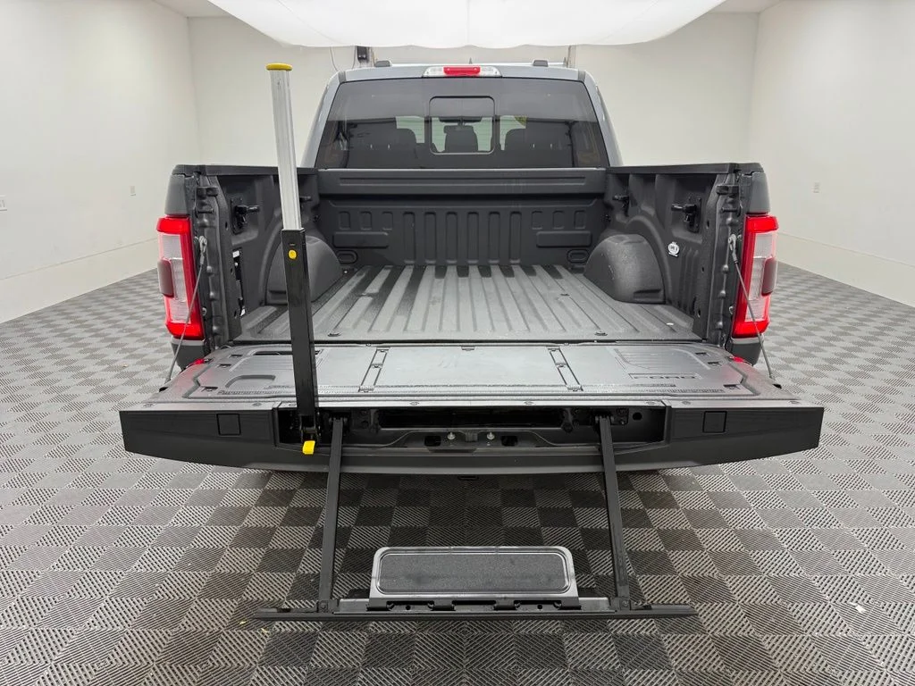 Used 2023 Gray Ford Lariat image 10