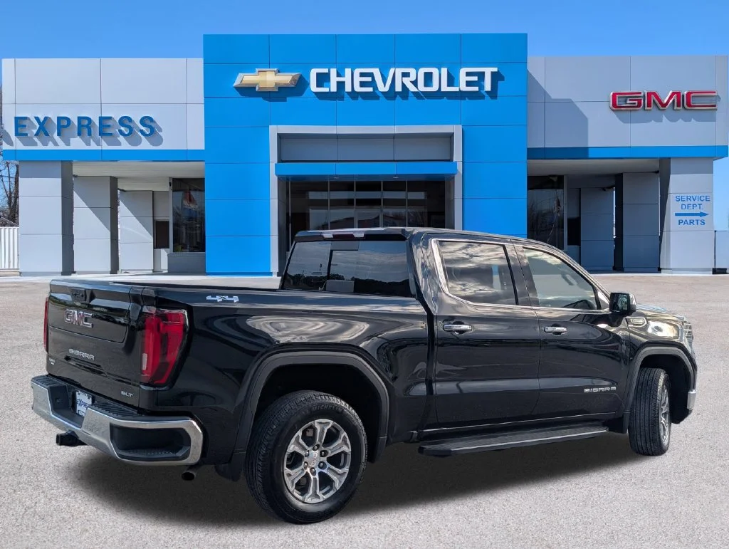Used 2024 Black GMC SLT image 3