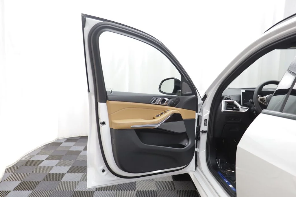 New 2026 White BMW xDrive50e image 6