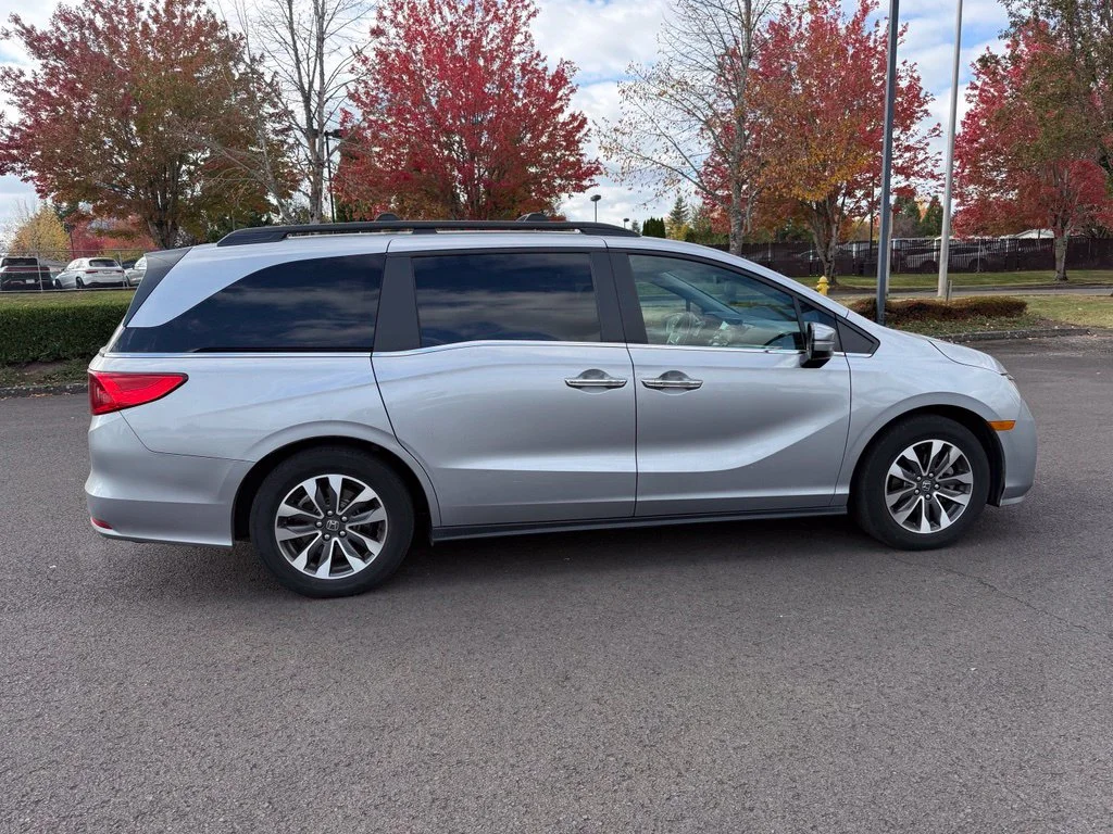 Used 2024 Lunar Silver Metallic Honda EX-L image 8
