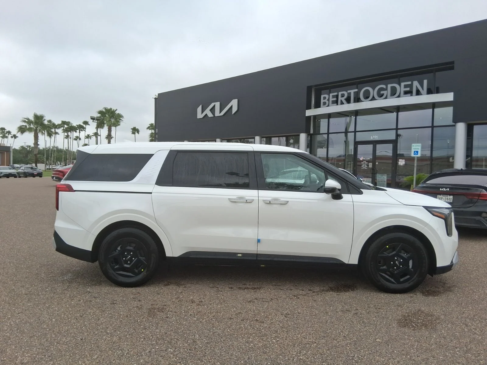 New 2026 White Kia LXS image 3
