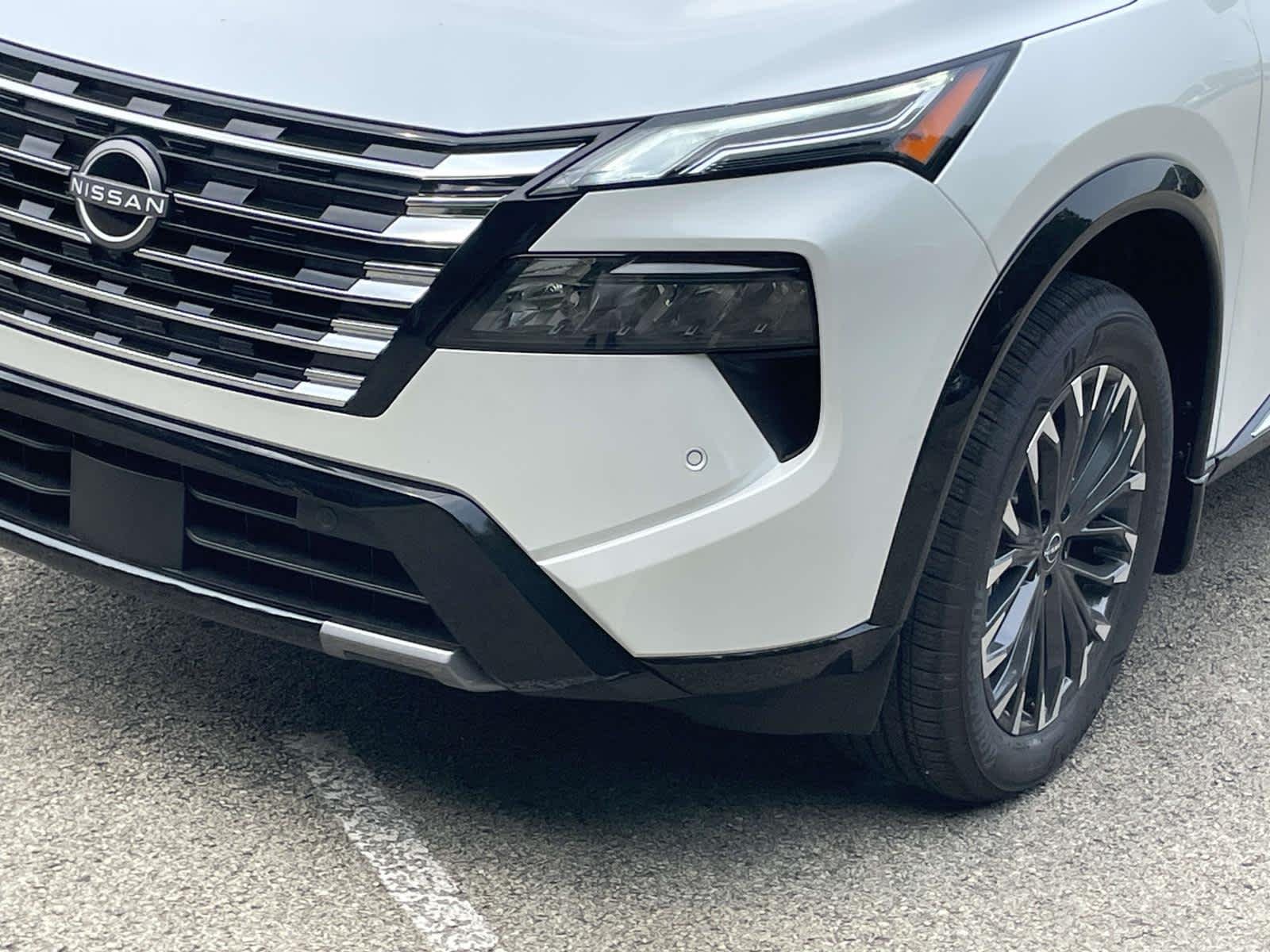 New 2026 Everest White Pearl/Super Black Nissan Platinum image 13