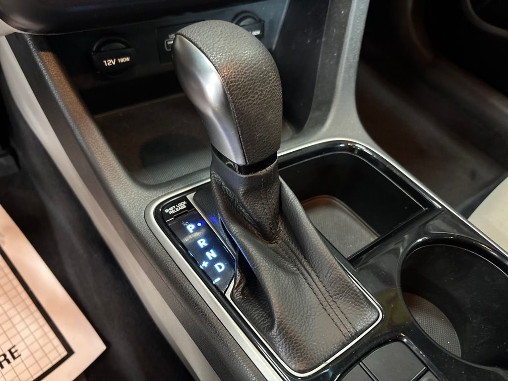 Used 2018 Gray Hyundai SE image 24