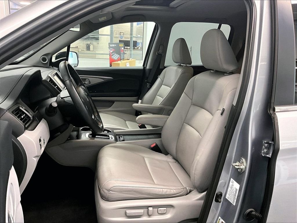 Used 2019 Silver Honda RTL image 10