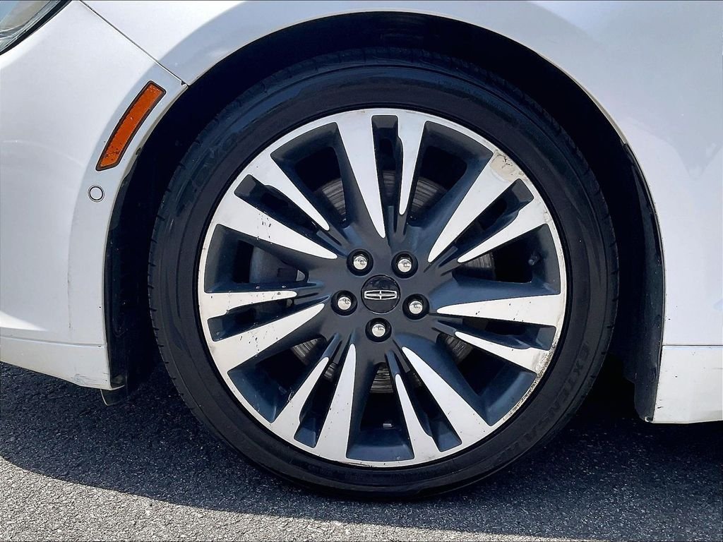 Used 2017 White Lincoln Reserve image 22
