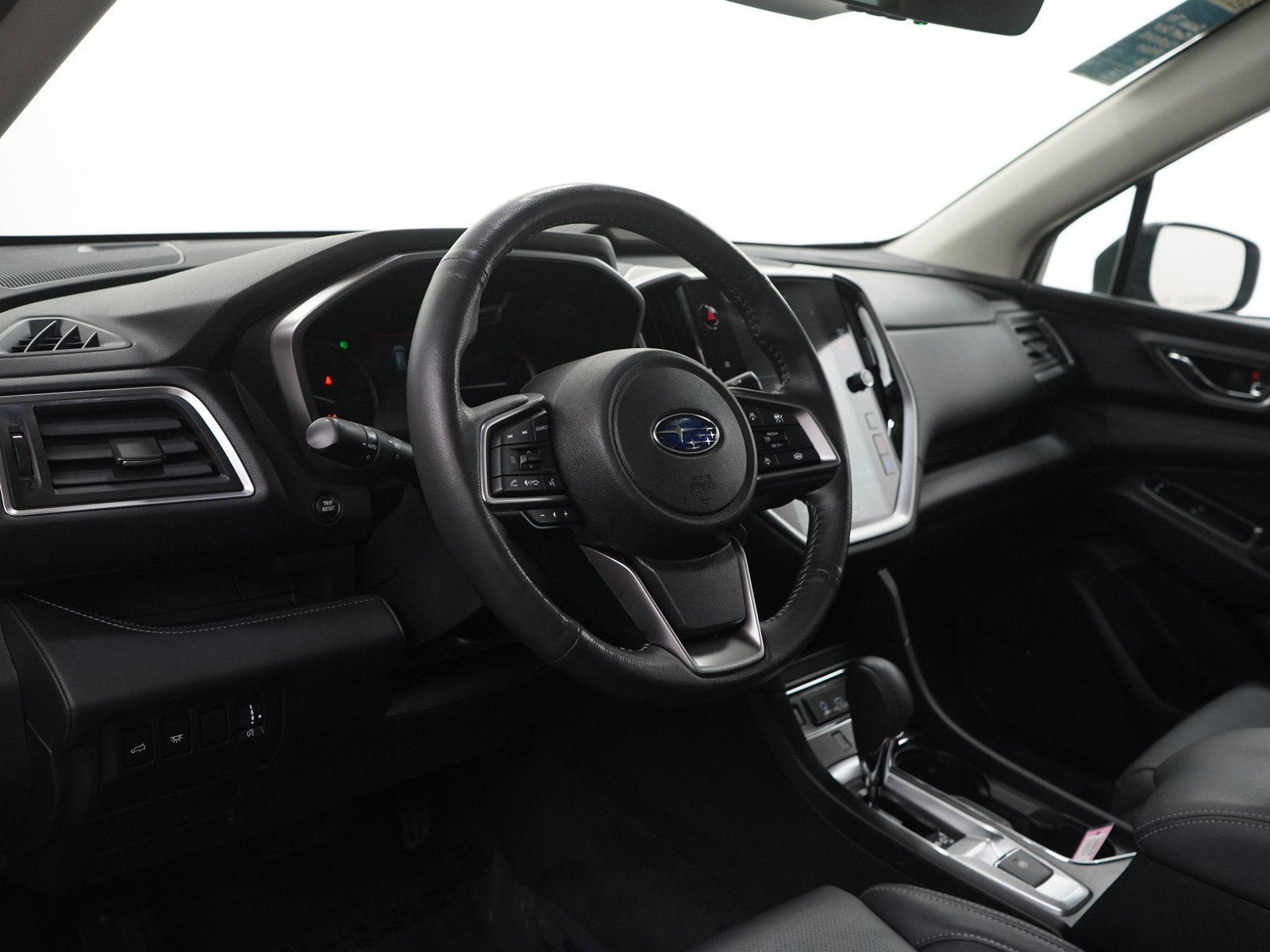 Used 2023 Ice Silver Metallic Subaru Limited image 18