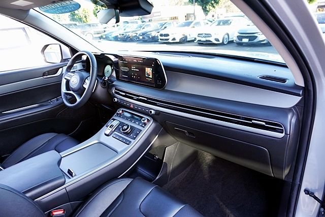 Used 2025 Silver Hyundai SEL Premium image 9