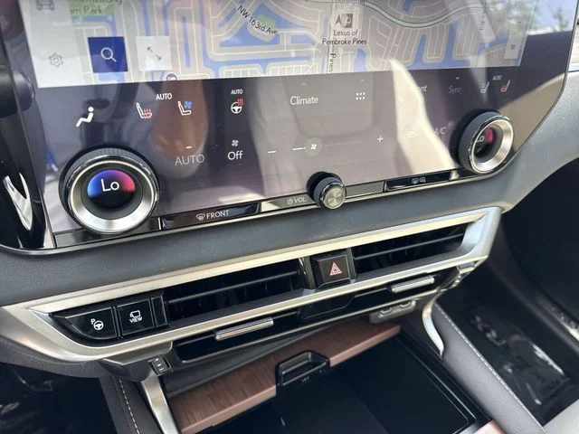 Used 2024  Lexus 350 Luxury image 19