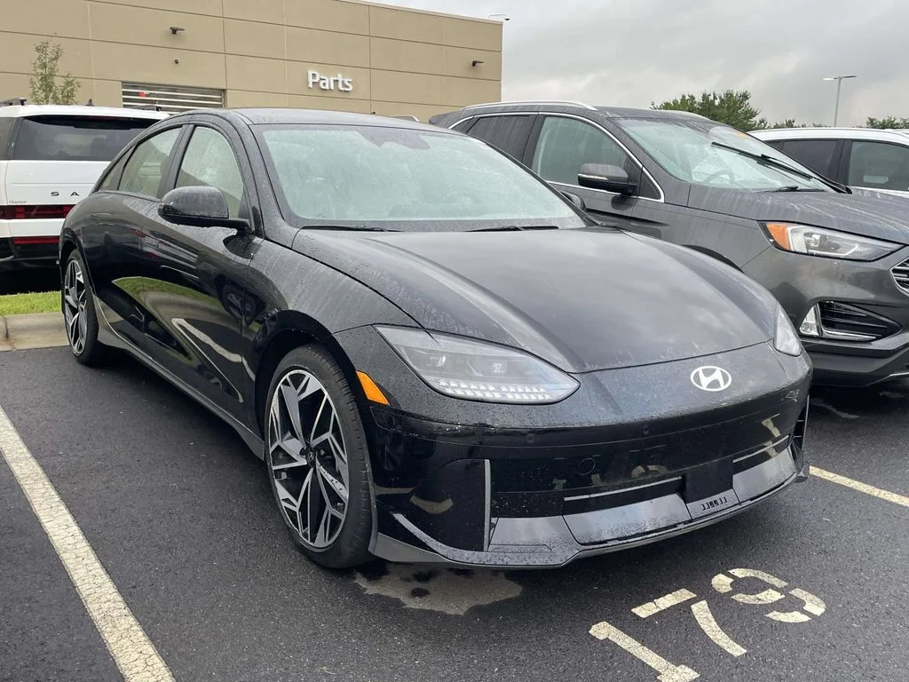 Certified Used 2024 Onyx Black Hyundai SEL image 1