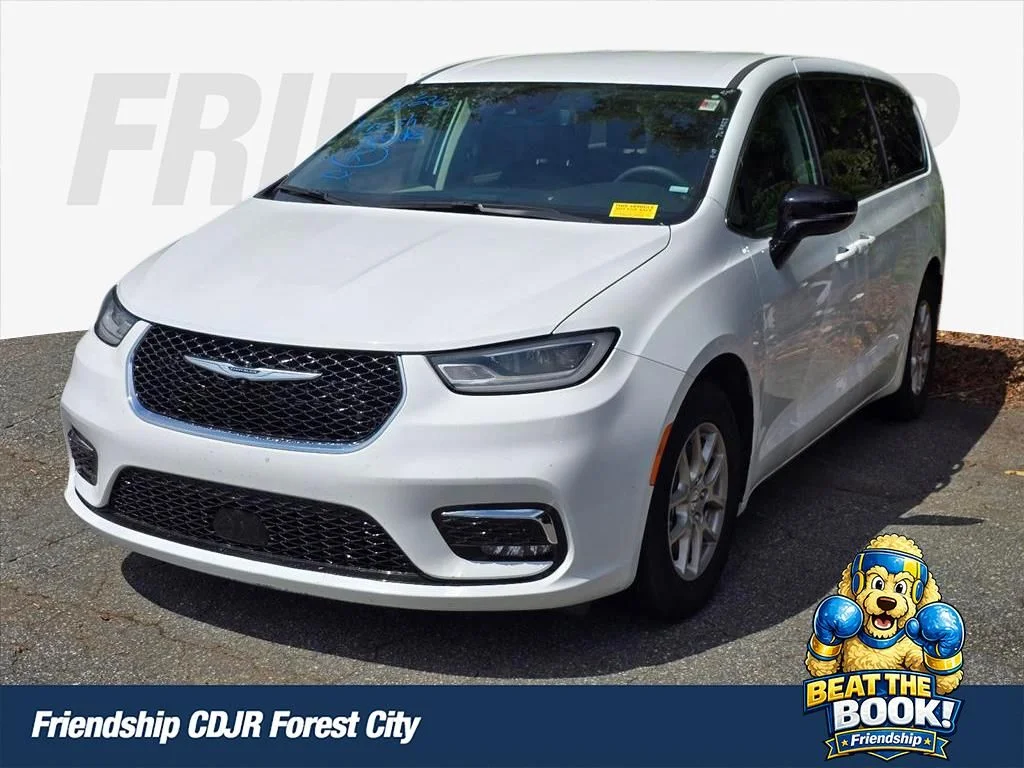 2024 Chrysler Pacifica Touring L's photo