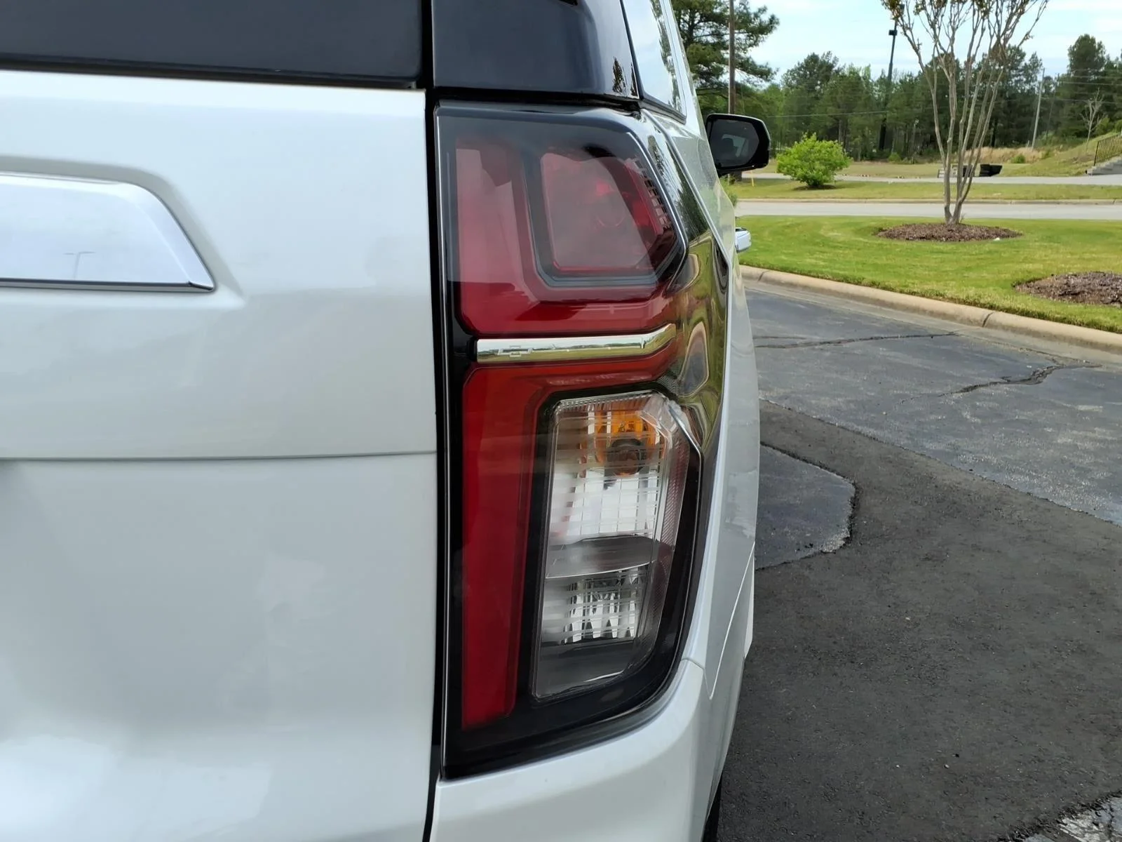 Used 2024 Iridescent Pearl Tricoat Chevrolet High Country image 19