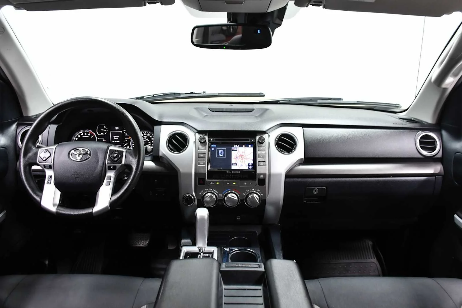 Used 2018 Quicksand Toyota SR5 image 17
