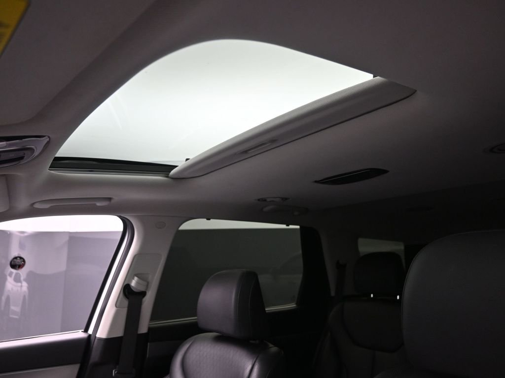 Used 2022 White Hyundai SEL image 24