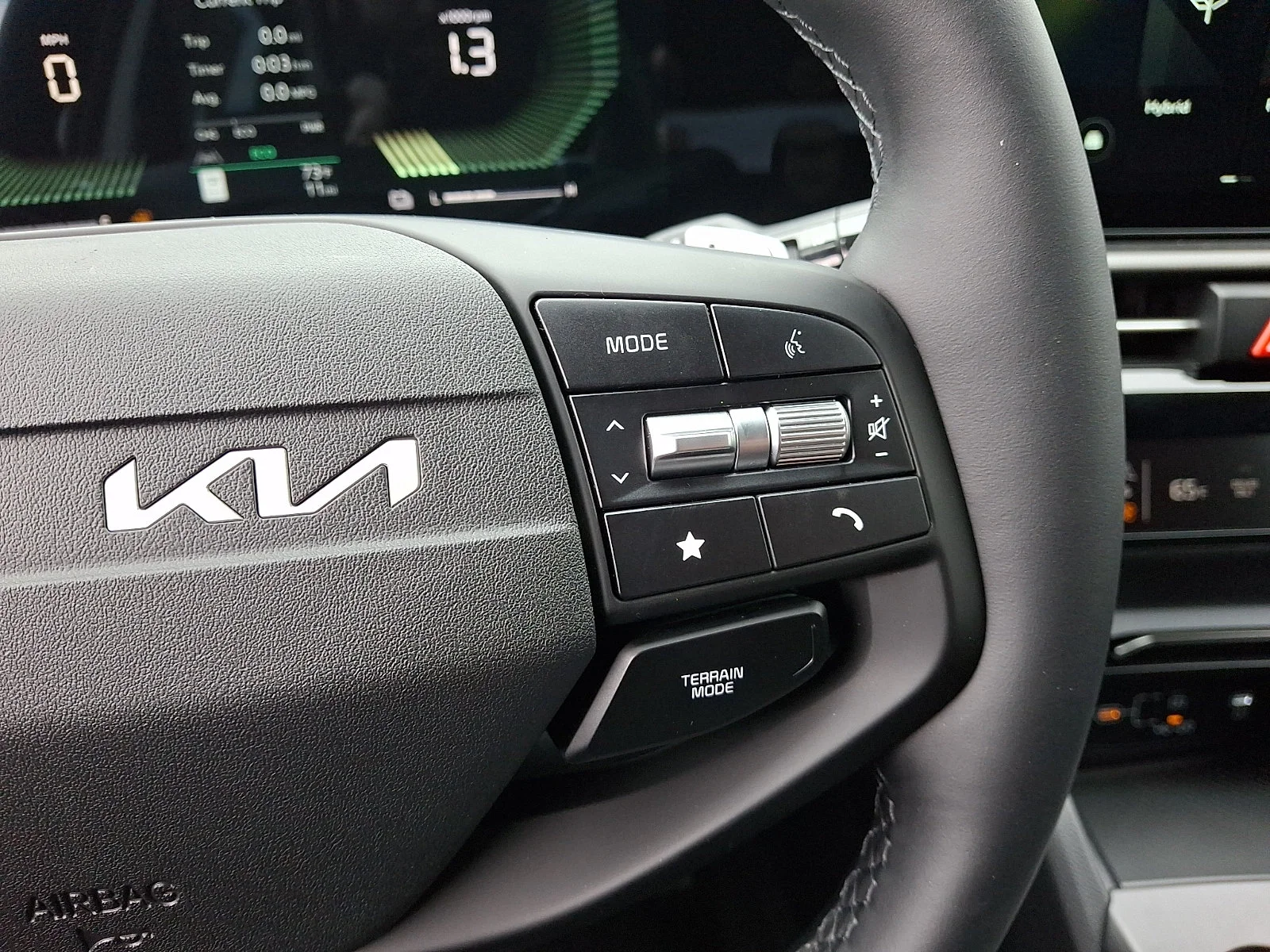 New 2027 White Kia S image 18