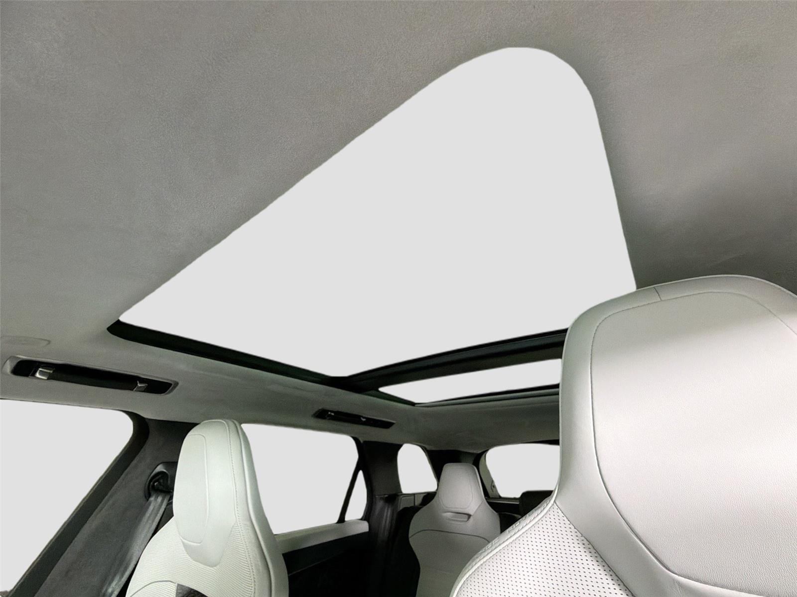 New 2026 OSTUNI PEARL WHITE Land Rover SV image 20
