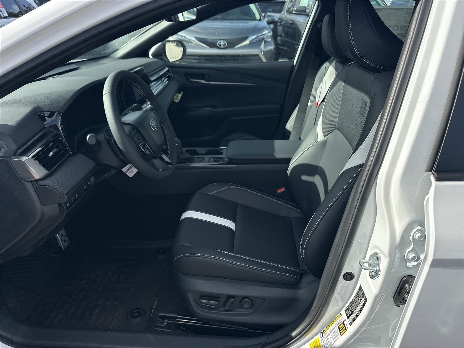 View vehicle photo 7