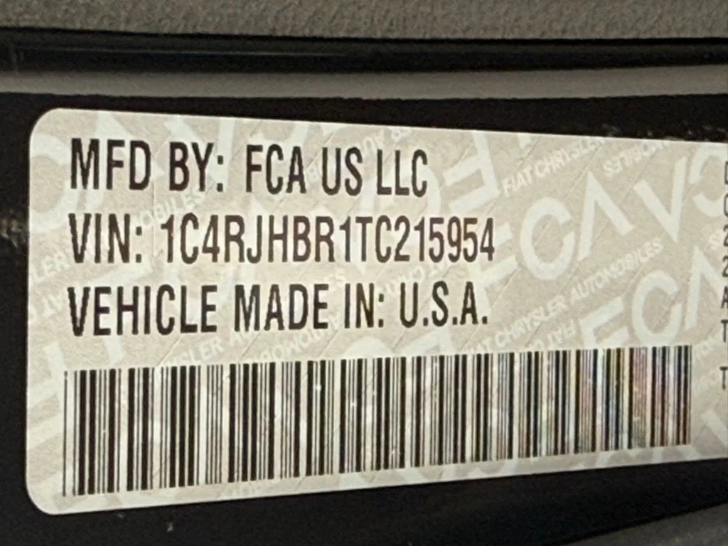 New 2026 Diamond Black Crystal Pearlcoat Jeep Limited image 39