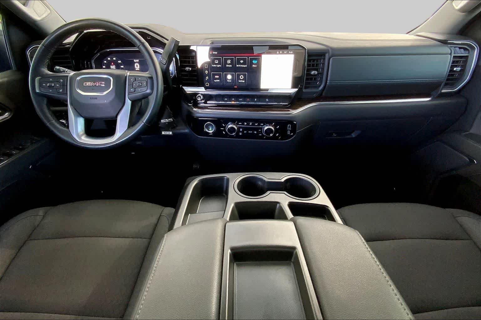 Used 2024 Onyx Black GMC Elevation image 16