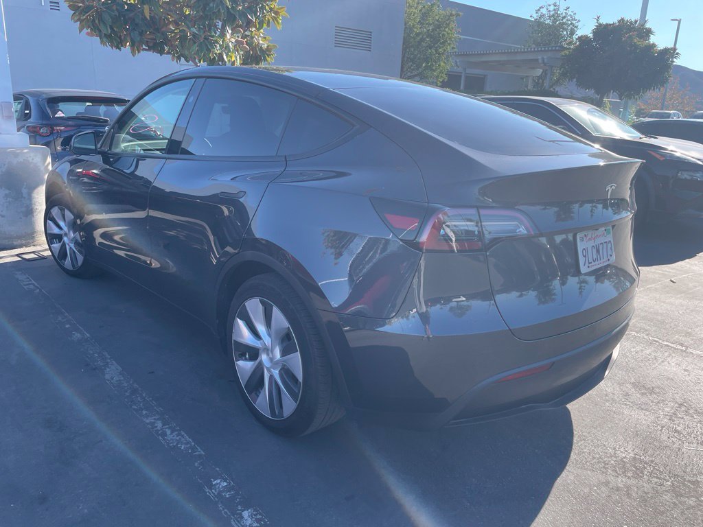 Used 2024  Tesla  image 5
