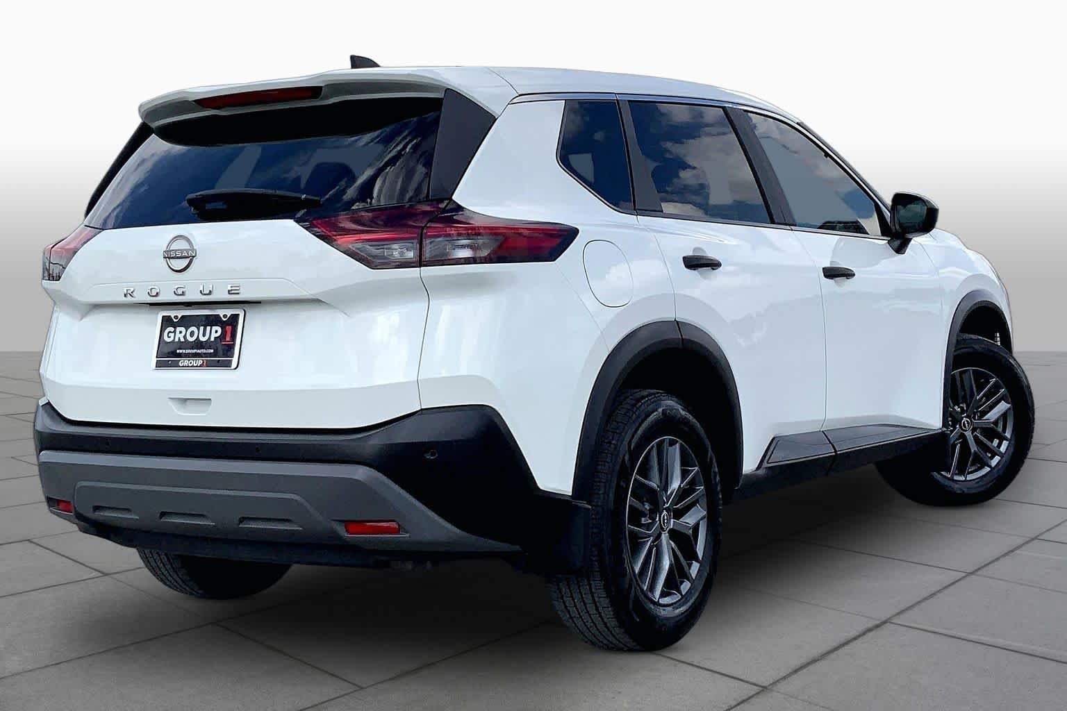 Used 2023 Glacier White Nissan S image 13
