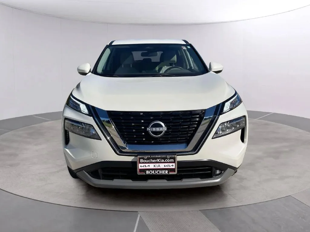 Used 2023 Pearl White Tricoat Nissan SV image 8