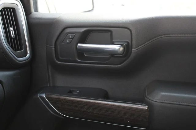 Used 2020 Silver Chevrolet LT image 17