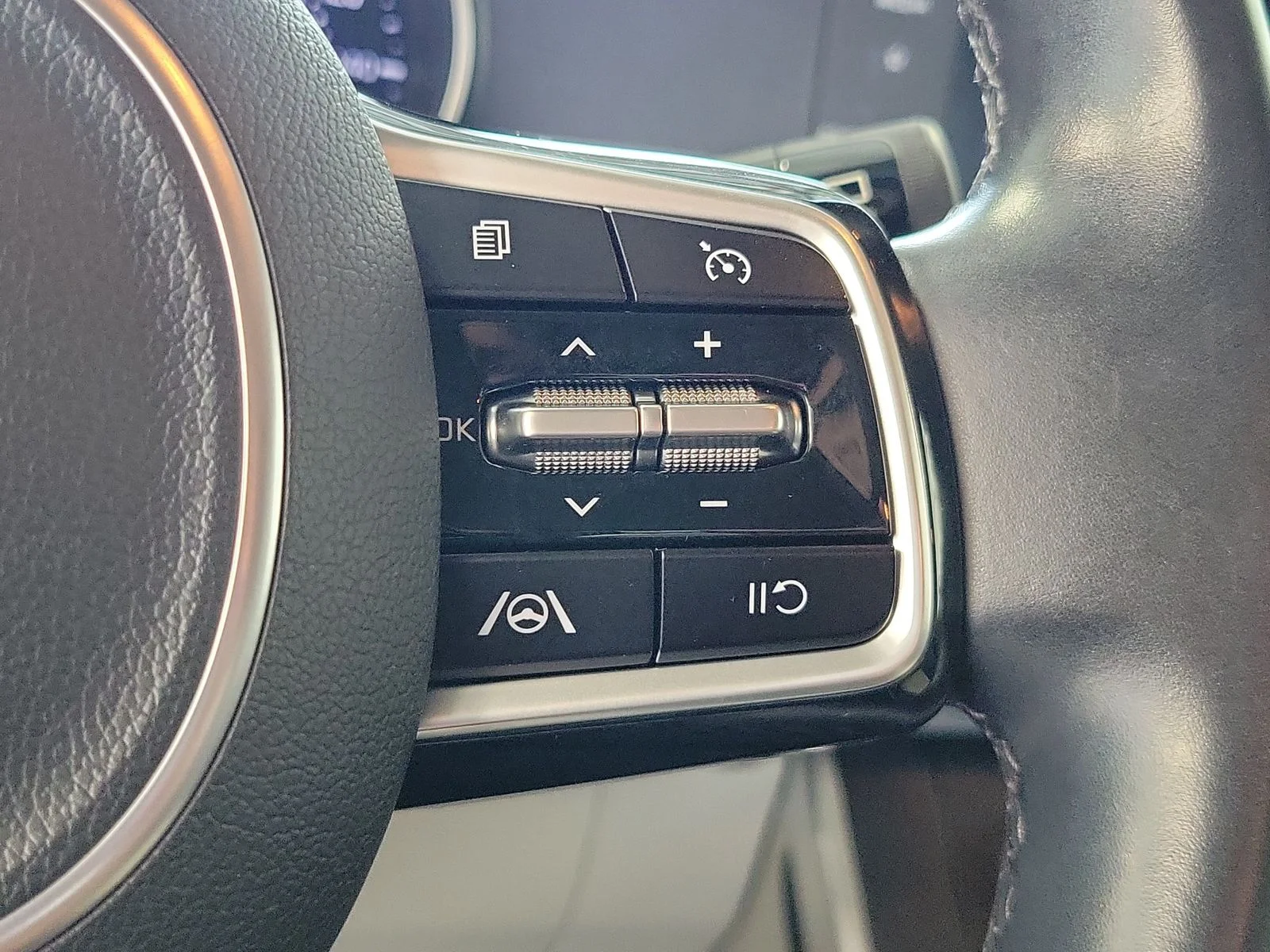 Certified Used 2022 Blue Kia LXS image 16