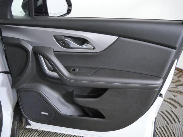 Used 2022 White Chevrolet LT image 9