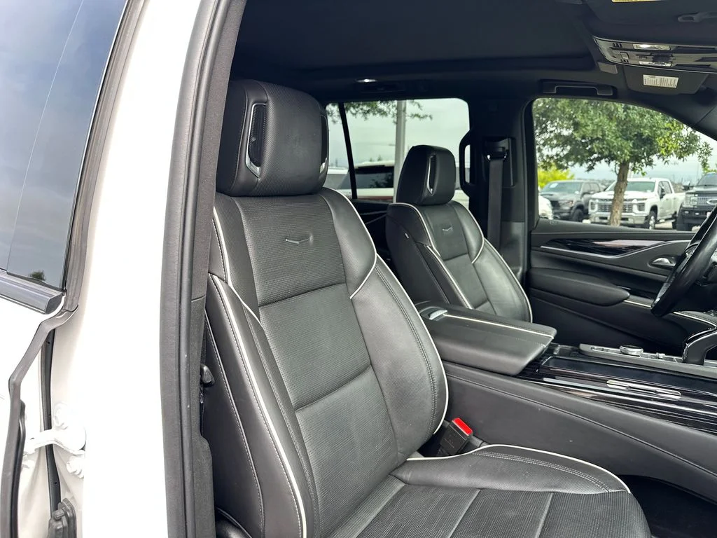 Used 2022 White Cadillac Sport image 40