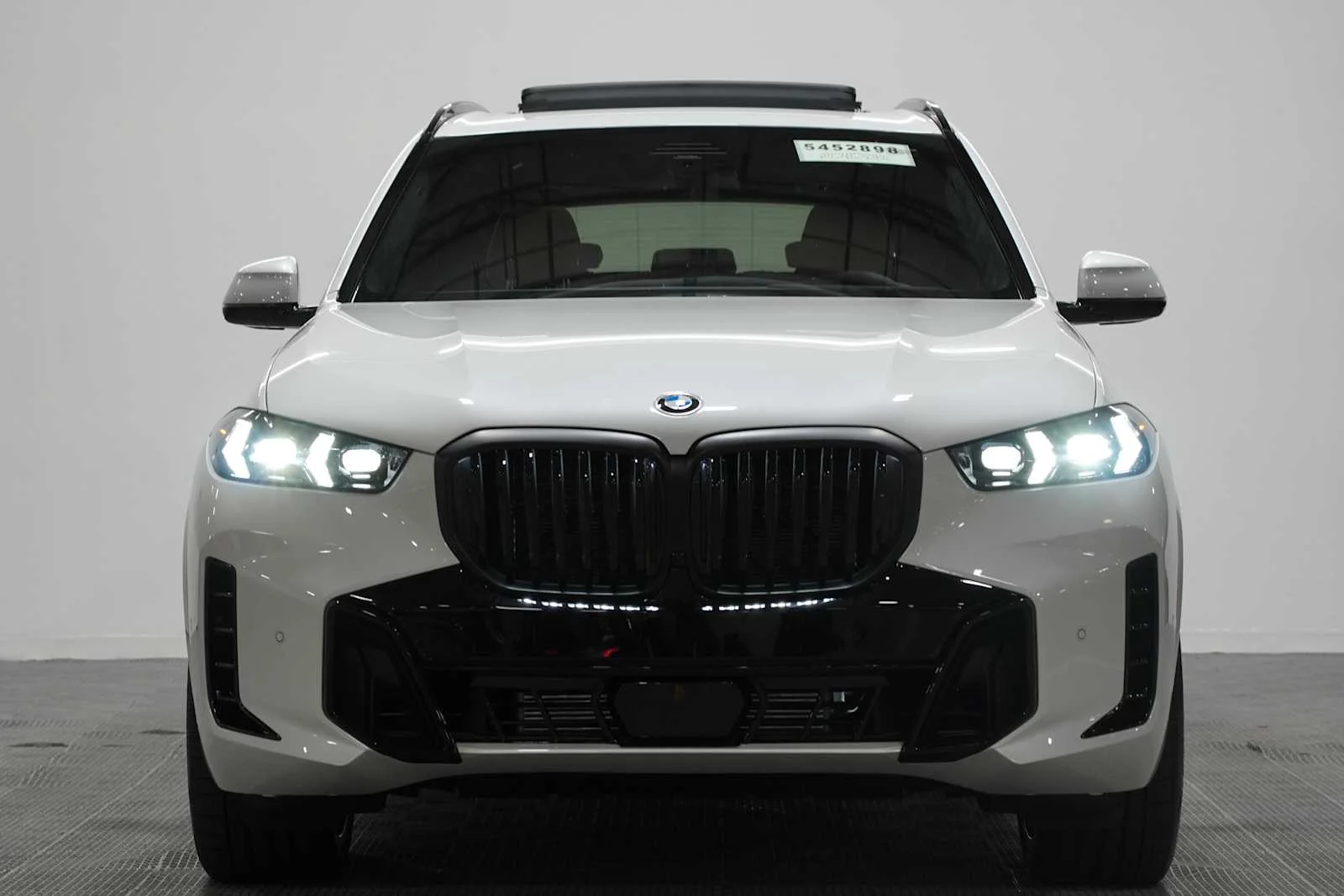 New 2026 Mineral White Metallic BMW xDrive40i image 3